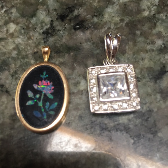 2 CHARMS - Picture 1 of 1